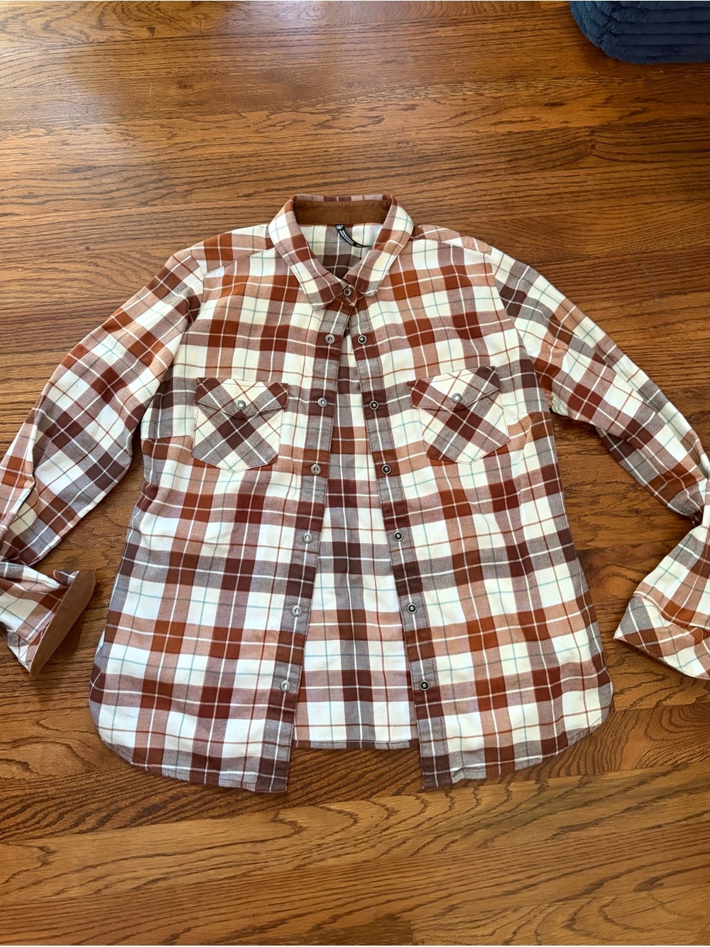 *Kuhl Plaid Button-Down Shirt Women’s Size 8.       *43